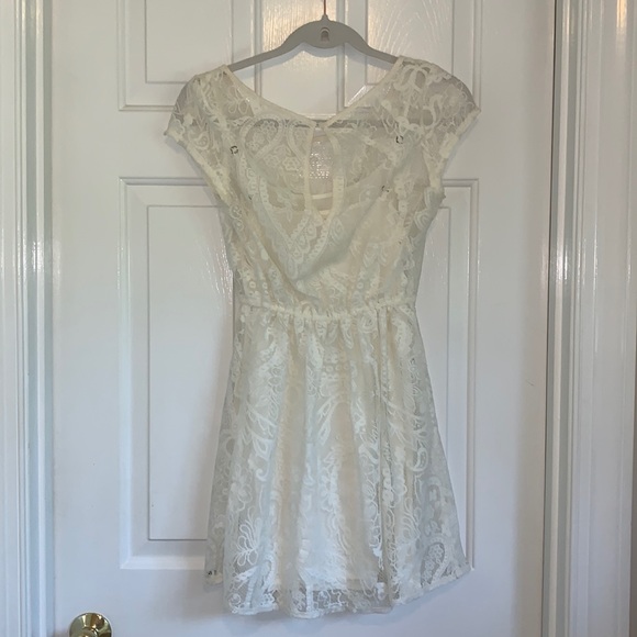 Lace dress - Picture 2 of 4